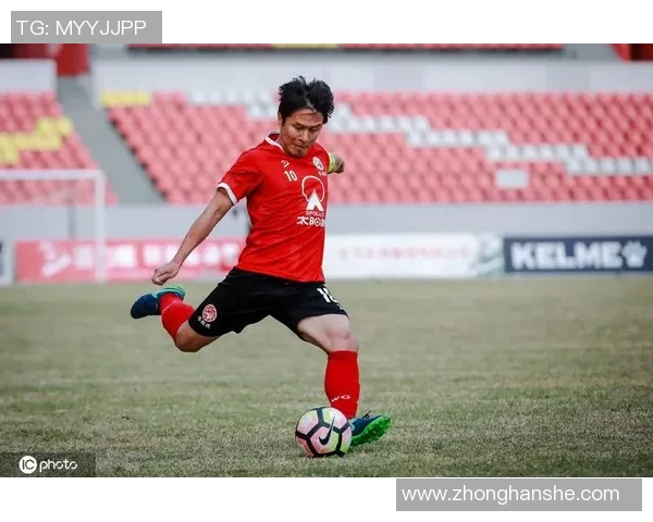 足球明星携手公益捐赠球衣视频传递爱心与希望